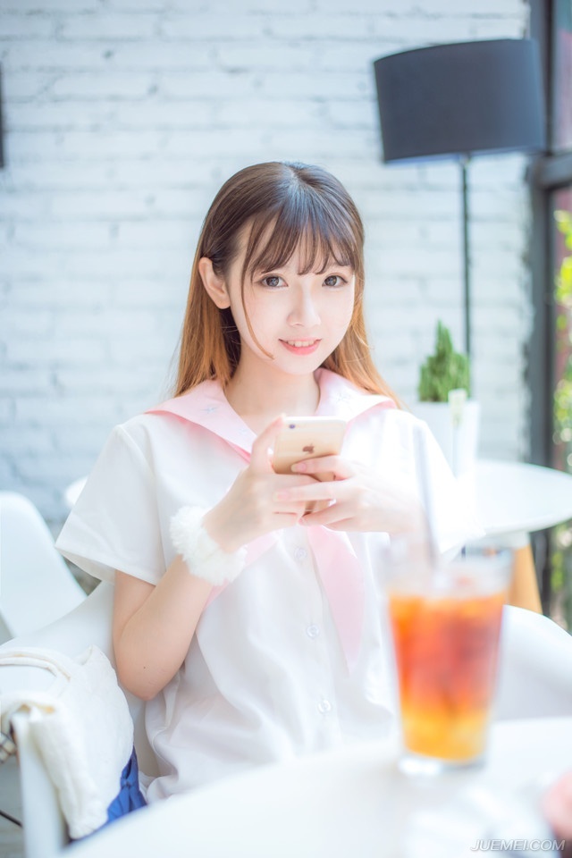 没有人能够“弃”你，除非你自暴自弃，因为我们是属于自己的，并不属于他人。——三毛《亲爱的三毛》